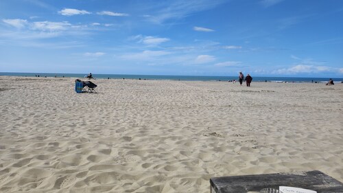 Ground floor apartment with terrace 100 meters from the beach.