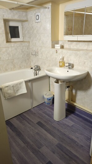 Hair dryer, soap, toilet paper - Ground floor apartment with terrace 100 meters from the beach. (Berck)