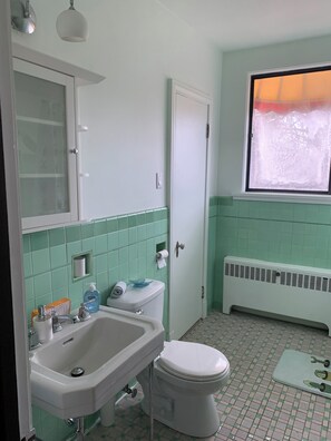 Shower, hair dryer, towels, soap - Perfectly located: Veux Québec, rue Grande-Allée. Université Laval, (Québec)