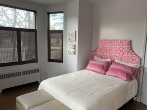 3 habitaciones, tabla de planchar con plancha, wifi y ropa de cama 