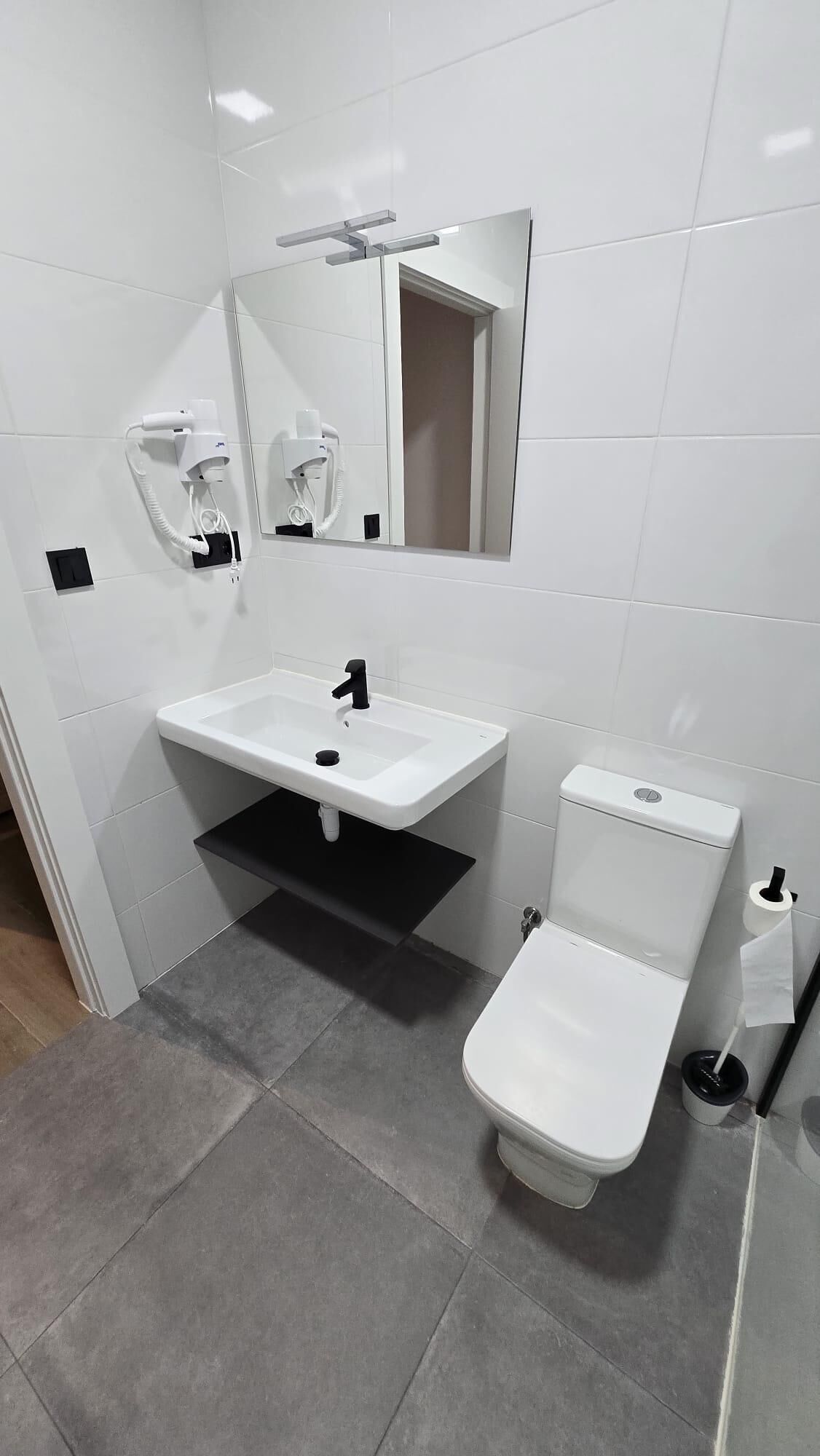 Sabun, syampu, tisu tandas 