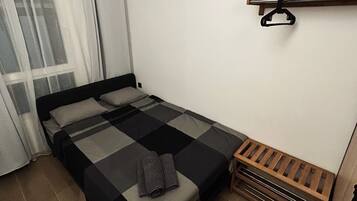 Laptop workspace, blackout drapes, iron/ironing board, free WiFi