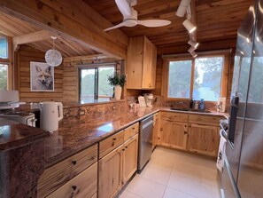 Fridge, microwave, oven, stovetop - Panoramic Views • Hot Tub • Fireplace • No Pet Fee (Ruidoso)