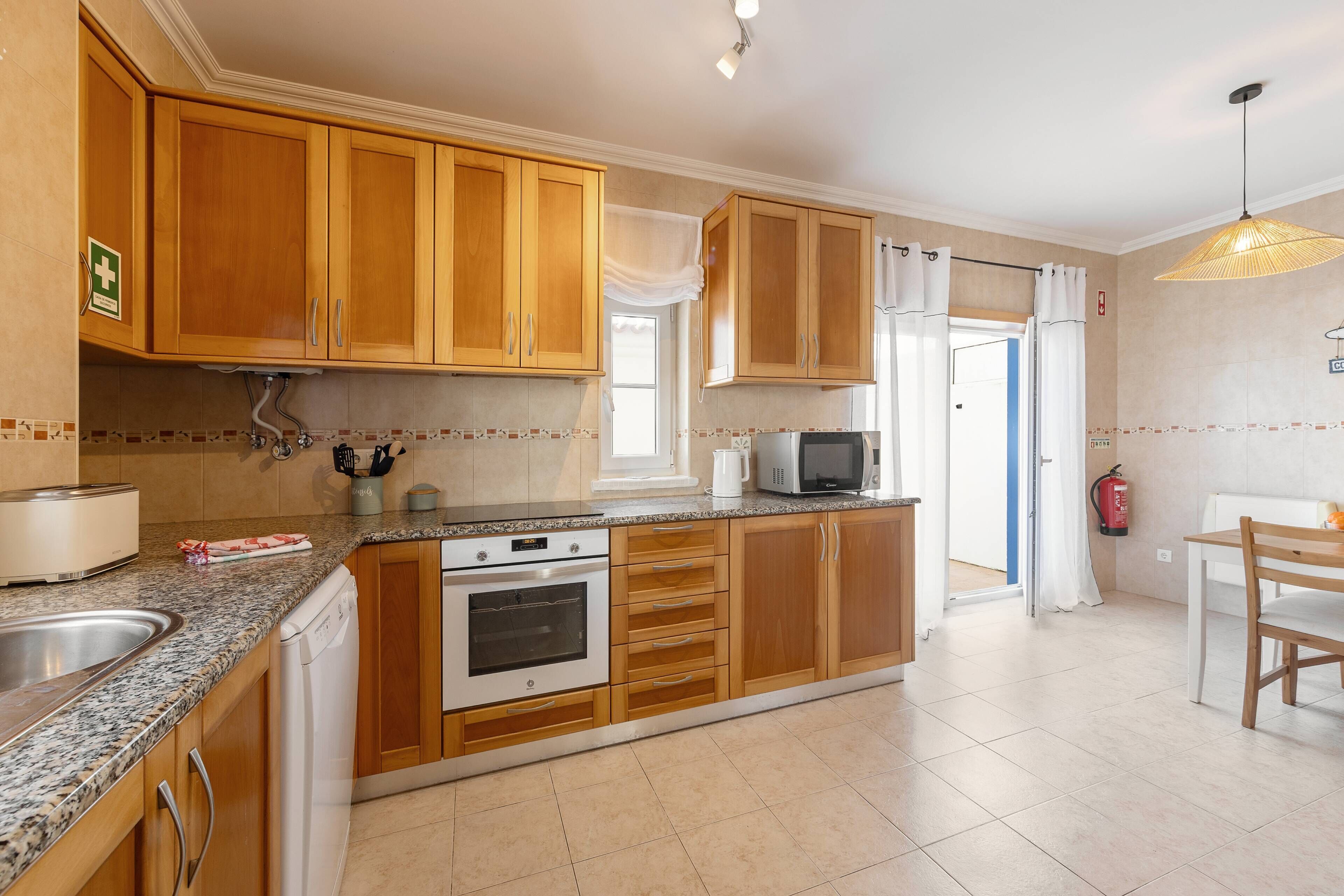 Frigorífic, microones, forn i placa de cuina 