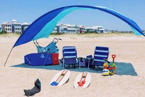 Sun-loungers, beach towels - 3BR w/ Pool on The Circle / Walk to Beach & Dining (Atlantic Beach)