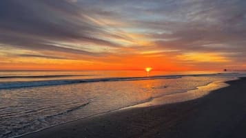 Solsenger og strandhåndklær