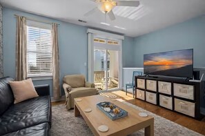 Smart TV - 3BR w/ Pool on The Circle / Walk to Beach & Dining (Atlantic Beach)