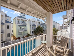 Property grounds - 3BR w/ Pool on The Circle / Walk to Beach & Dining (Atlantic Beach)