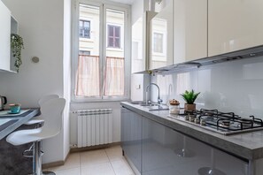 Fridge, microwave, oven, stovetop