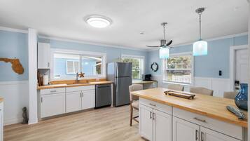 Kylskåp, ugn, spishäll och diskmaskin