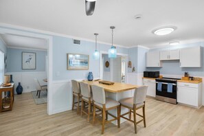Fridge, microwave, oven, stovetop - Resort Style Beach Retreat, Golf Cart, King Suite (Indian Rocks Beach)