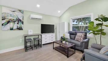 Comfort Room | Living area