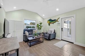 Comfort Room | Living area - Paradise by the Sea - Cottage  (Lauderdale-by-the-Sea)