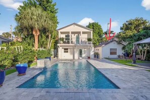Outdoor pool - Paradise by the Sea - Cottage  (Lauderdale-by-the-Sea)