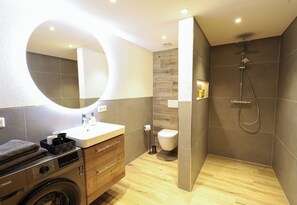 Shower, hair dryer, towels, toilet paper - ☆High quality ☆Cozy ☆Rain shower ☆Terrace ☆Garden house ☆Parking space (Neustadt/Harz)