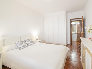 2 habitaciones, tabla de planchar con plancha, internet y ropa de cama 