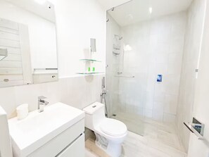 Shower, hair dryer, towels, soap - Pacific Breeze -V5-5D- 2 bed, 2 bath (Punta Chame)