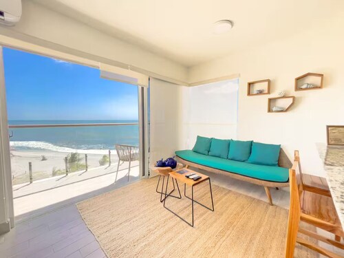 Beachfront Magic -V5-4B- 2 bed, 2 bath