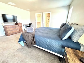 3 Schlafzimmer, Schreibtisch, Bügeleisen/Bügelbrett, WLAN