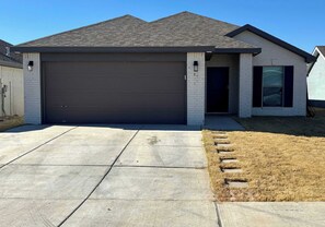Exterior - Canyon Casita - 3BR/2BA - Family Friendly (Lubbock)