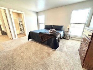 3 bedrooms, desk, iron/ironing board, WiFi - Canyon Casita - 3BR/2BA - Family Friendly (Lubbock)