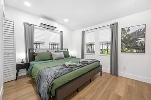 2 bedrooms, iron/ironing board, WiFi, bed sheets - Modern 2BR house near Design District MIA (Miami)