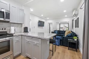 Private kitchen - Modern 2BR house near Design District MIA (Miami)