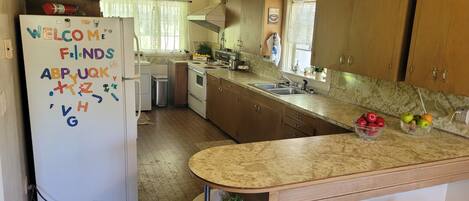 Mikrobølgeovn, ovn og kokeplater