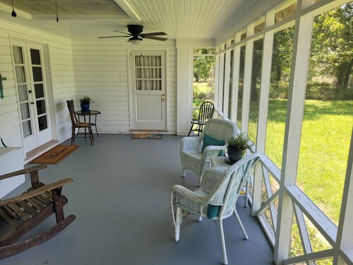 Peaceful historic 3-bedroom house in Glen Rose.