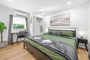 1 bedroom, iron/ironing board, WiFi, bed sheets - Cozy 1BR house near Design District MIA (Miami)