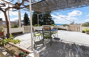 Outdoor dining - Awesome apartment in Omis with house sea view (Omis)