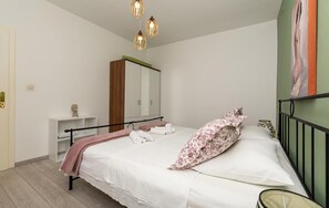 2 bedrooms, iron/ironing board, free WiFi - Awesome apartment in Omis with house sea view (Omis)