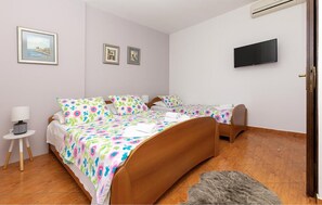 1 bedroom, iron/ironing board, free WiFi - Beautiful apartment in Omis with WiFi (Omis)