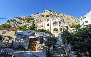 Exterior - Amazing apartment in Omis with house sea view (Omis)