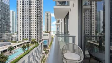 Apartamento, vistas a la ciudad | Balcón