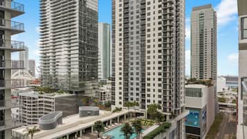 Departamento urbano, vista a la ciudad | Vista del balcón