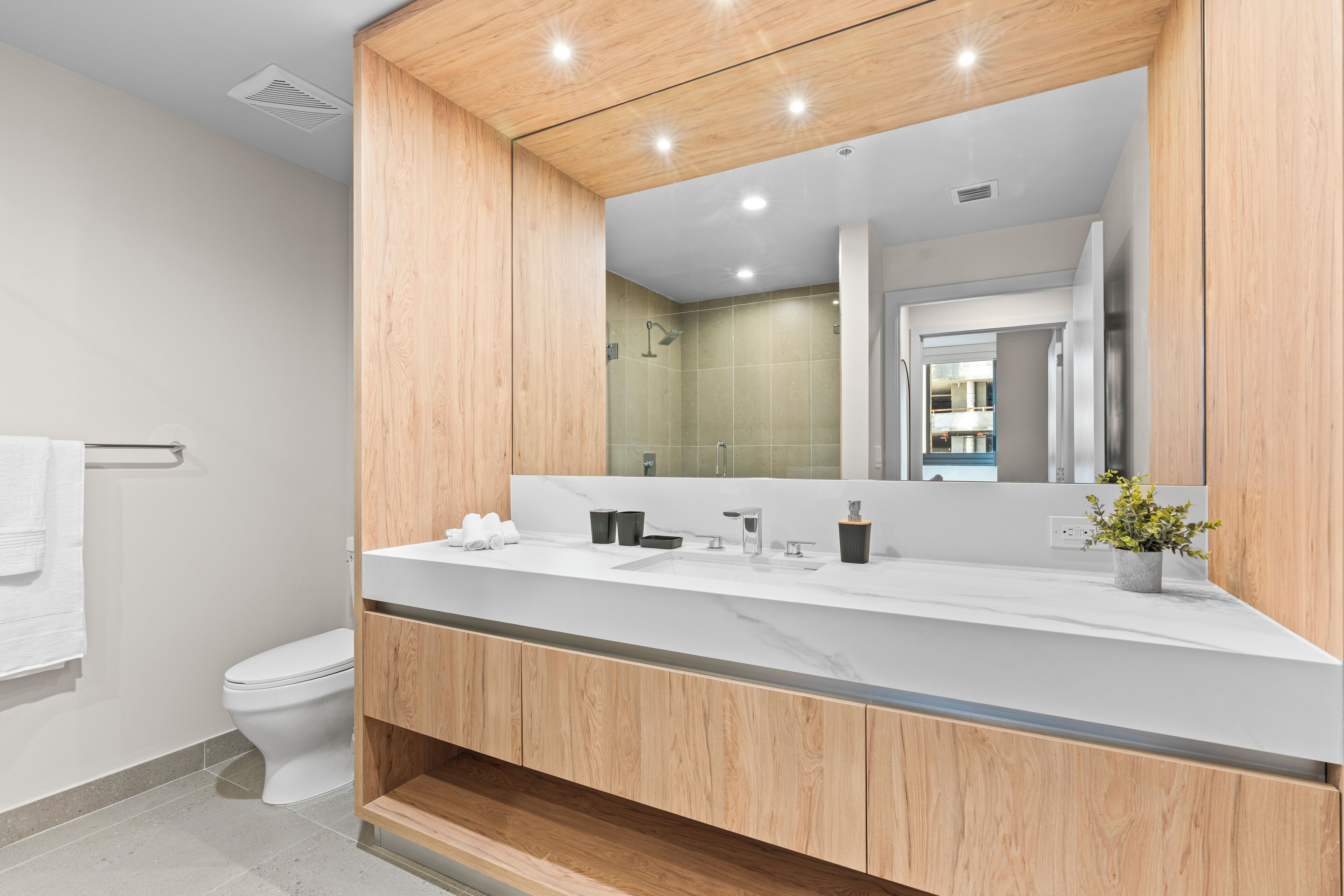Apartment, 1 Bedroom, City View | Bathroom | Hair dryer, towels, soap, shampoo