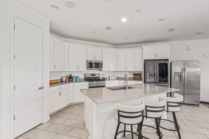 Private kitchen - Home Away from Home (Tolleson)