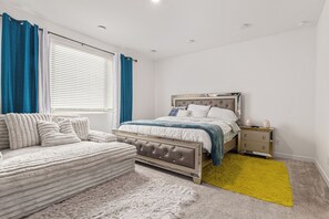 4 bedrooms, iron/ironing board, free WiFi, bed sheets - Home Away from Home (Tolleson)