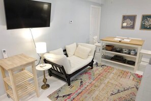 TV, offices - 16th St Heights Family Haven (Washington)