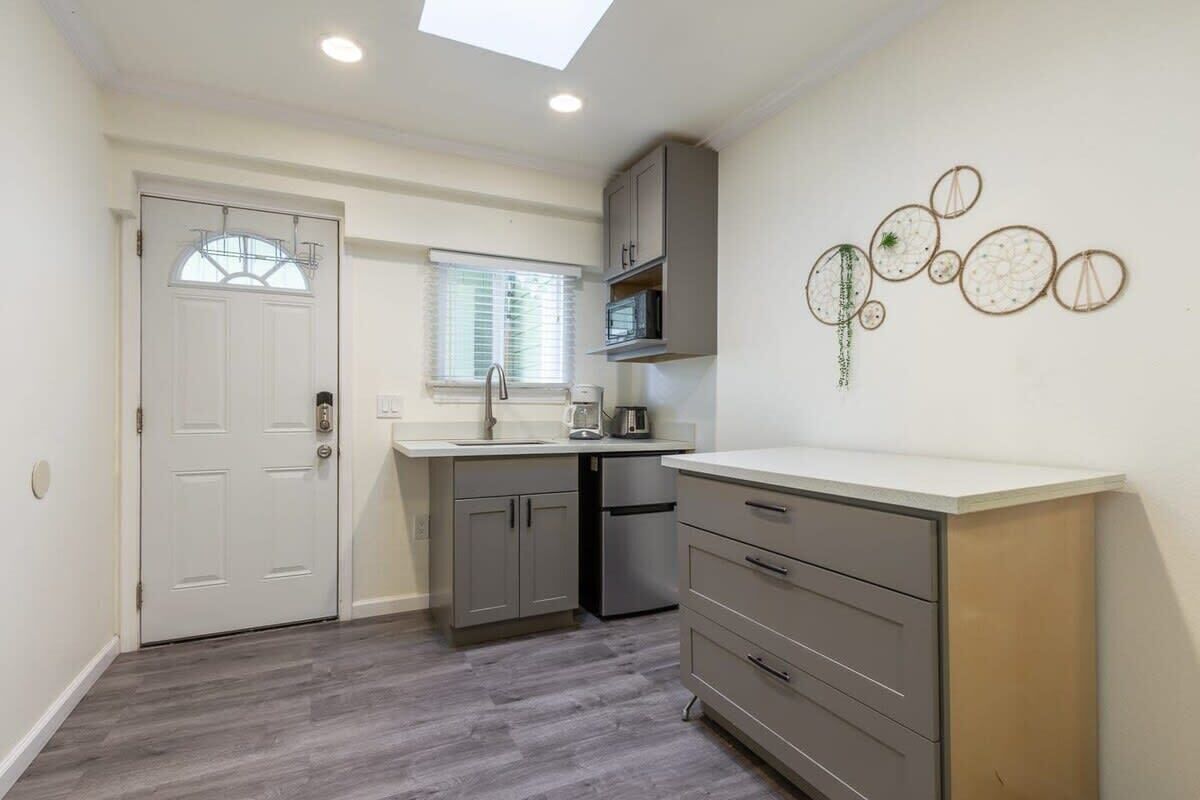 Fridge, microwave, coffee/tea maker, toaster