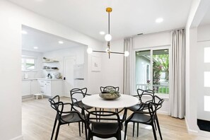 Dining - Marbella Lane - 3BR Designer near Valley Fair (San Jose)