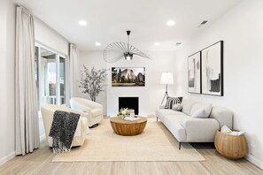 TV, fireplace, offices - Marbella Lane - 3BR Designer near Valley Fair (San Jose)