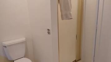 Shower, jetted tub, eco-friendly toiletries, towels