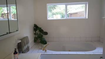 Shower, jetted bath, eco-friendly toiletries, towels