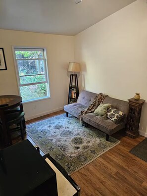 Smart TV, books - Amazing 1-bedroom apartment in Miranda perfect for your getaway (Miranda)