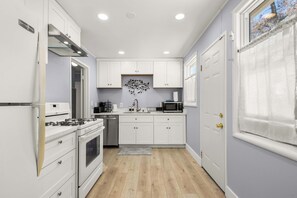 Fridge, microwave, oven, stovetop - Marbella Lane - Alluring & Spacious 3BR Home (San Jose)