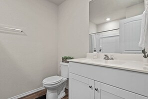 Shower, hair dryer, towels - Marbella Lane - Amazing 4BR Lakeview Home (Austin)