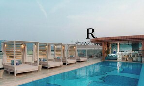 Outdoor pool - Renaissance Goa Hotel (Arpora)