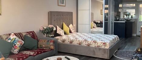 1 chambre, fer et planche à repasser, Wi-Fi, draps fournis